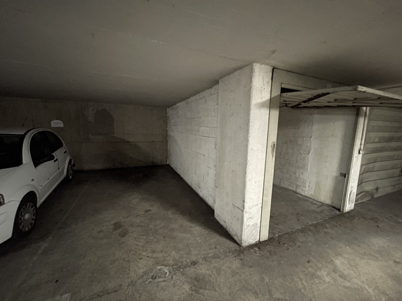 Image_,
			Parking, Nîmes, ref :2497