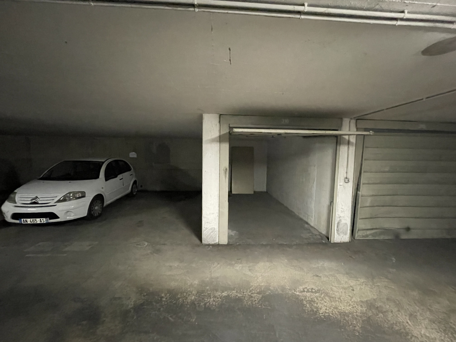 Image_,
			Parking, Nîmes, ref :2497